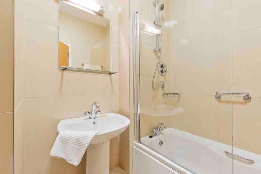 Luxury Two Bedroom In * Dublin