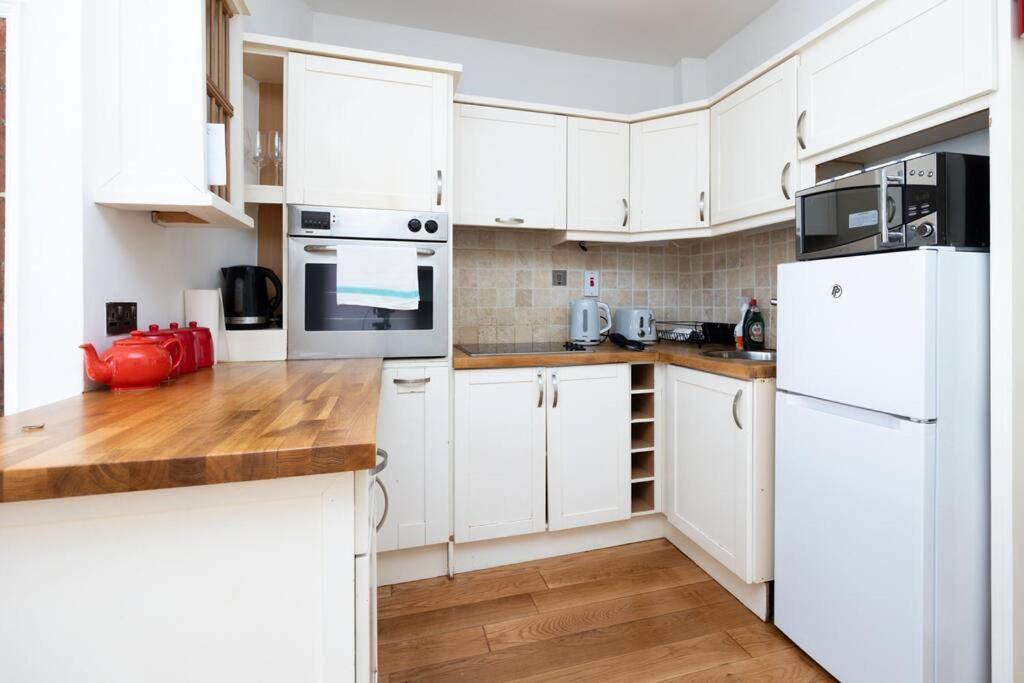 Homely 3 Bedroom House With A Balcony In Donnybrook *