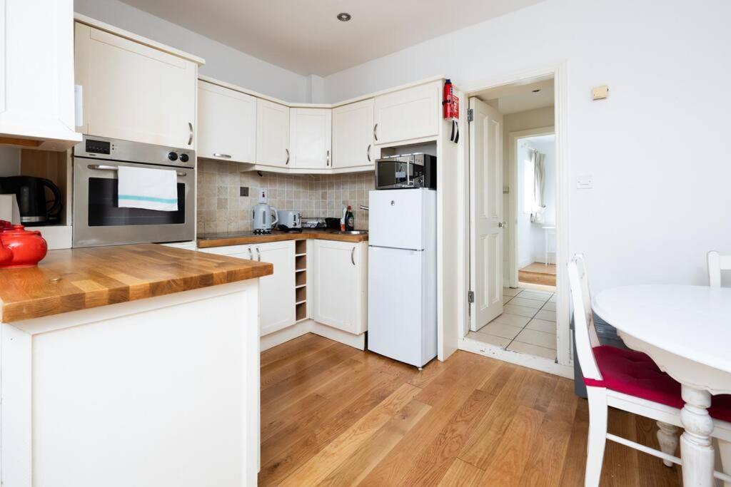 Homely 3 Bedroom House With A Balcony In Donnybrook Apartment Dublin
