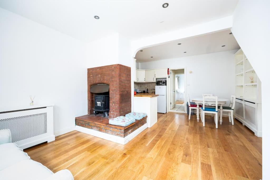 Homely 3 Bedroom House With A Balcony In Donnybrook Dublin