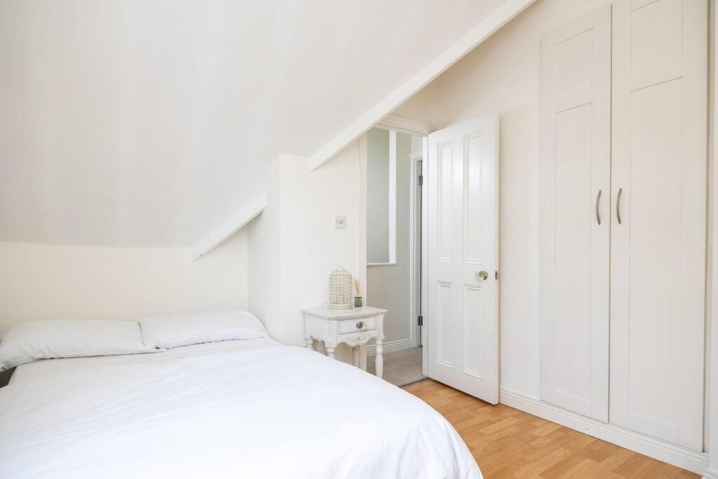 Apartment Homely 3 Bedroom House With A Balcony In Donnybrook
