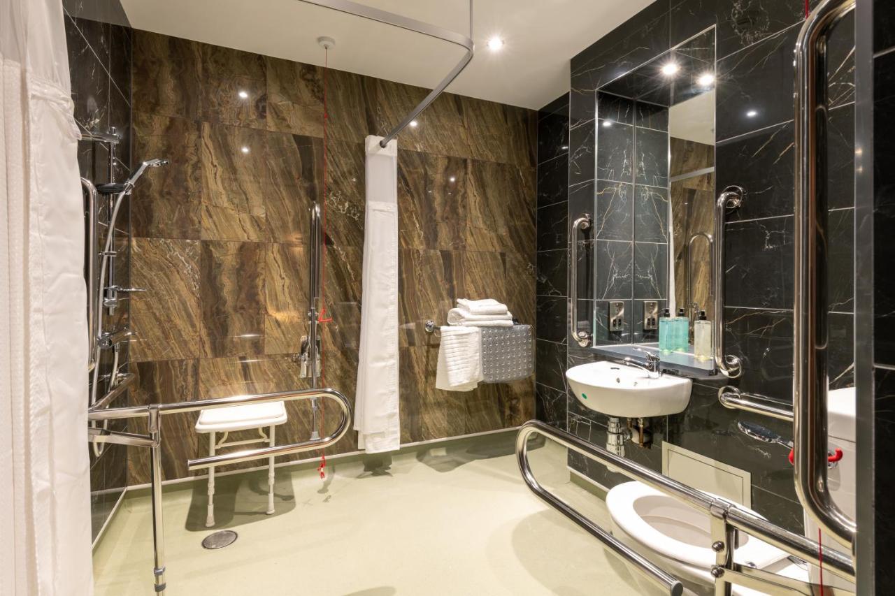 Keavan's Port Hotel,