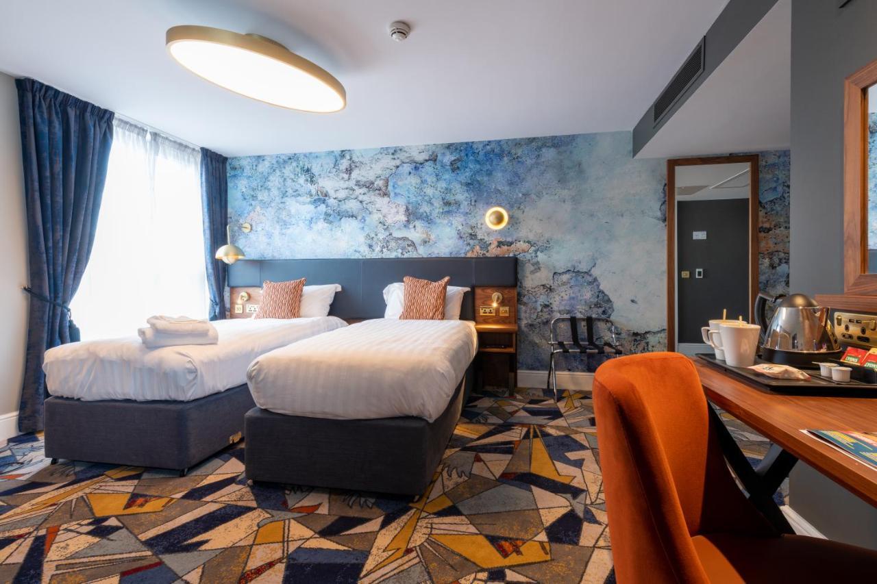 Keavan's Port Hotel, Hotel 4*