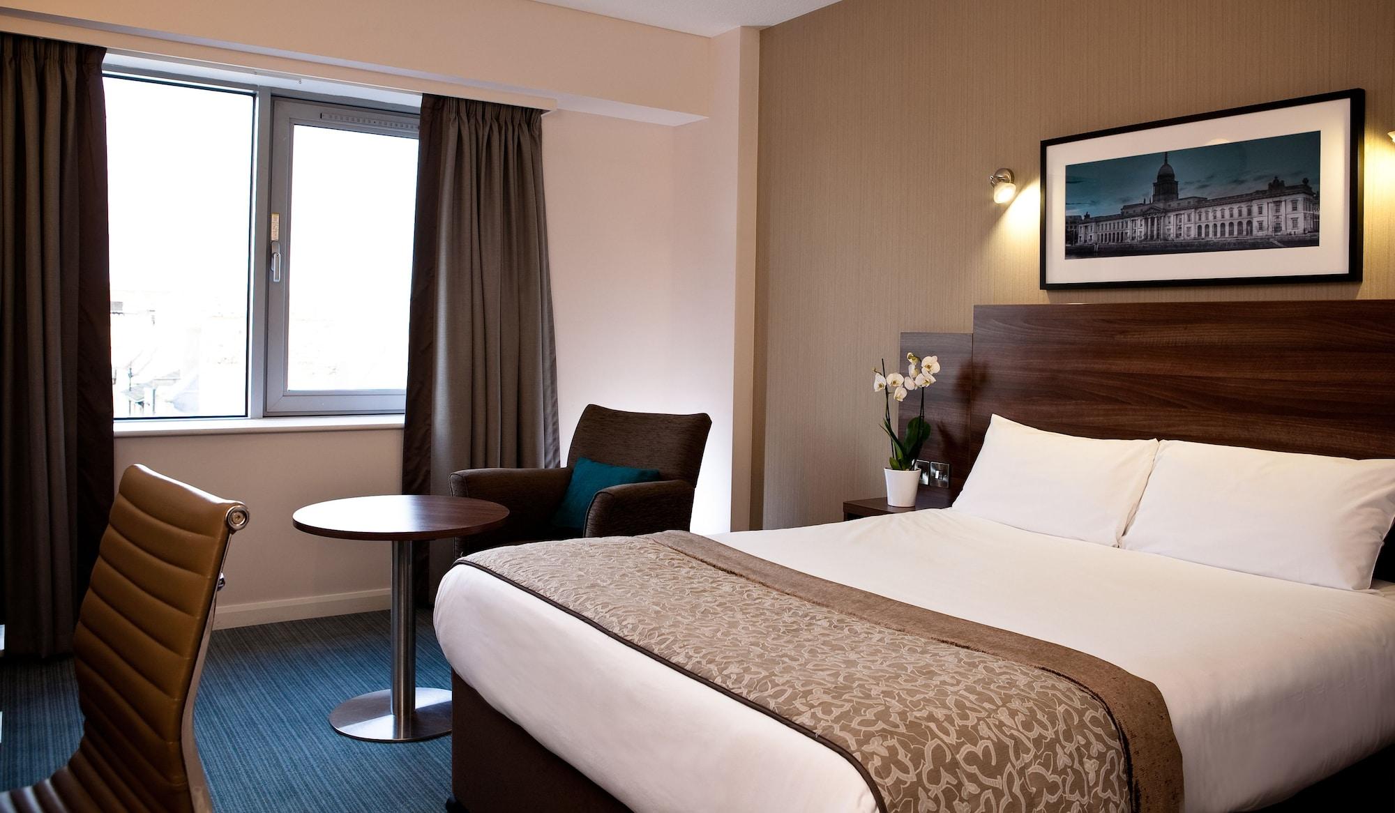 Leonardo Parnell Street Hotel 4*