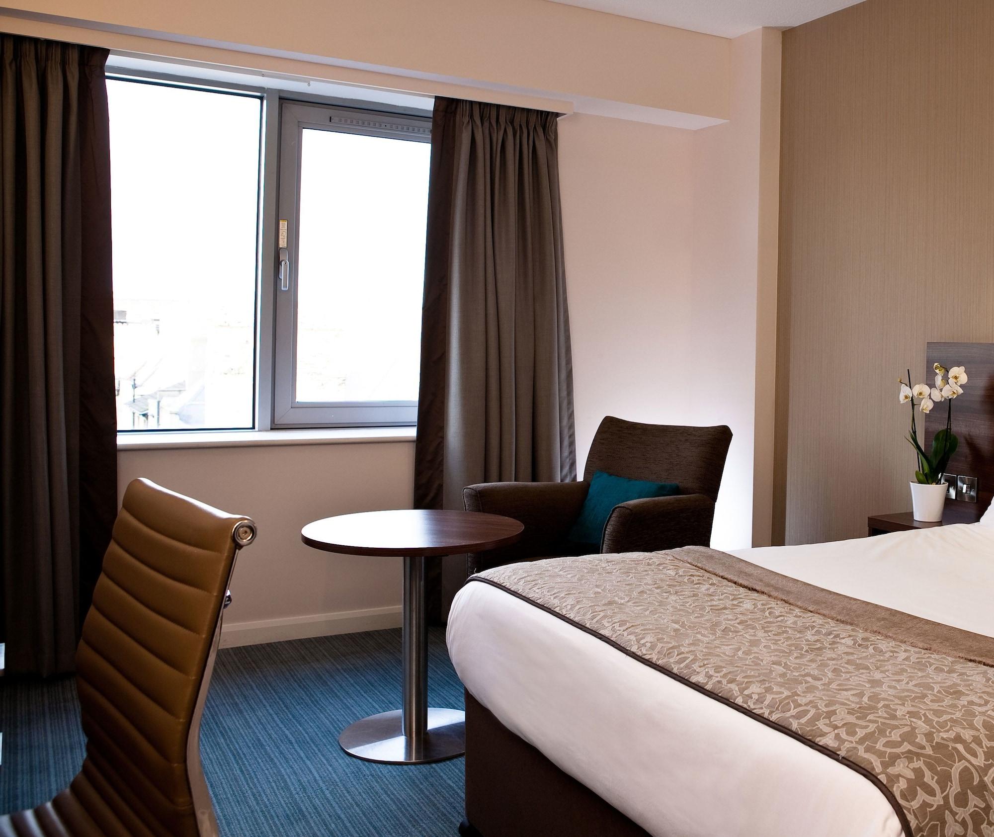 Leonardo Parnell Street Hotel 4*