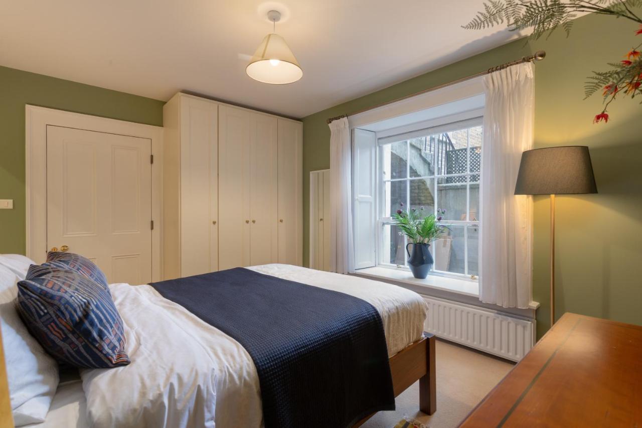 Spectacular 2 Bedroom With Sunny Garden & Terrace *