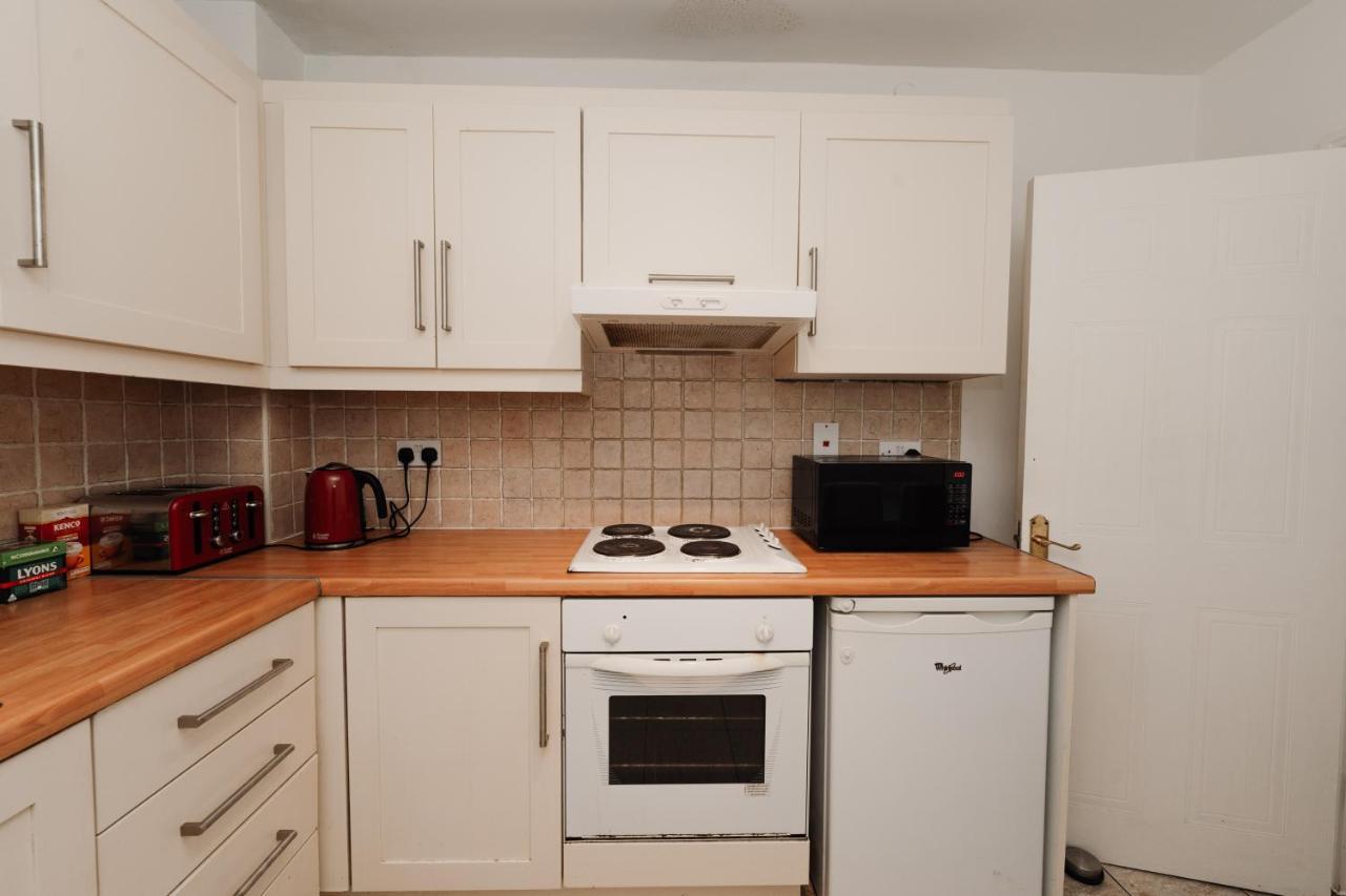 Goldenglow 15 Min Airport Apartment *