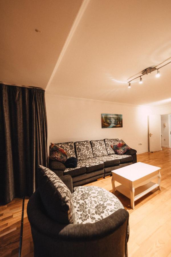 Goldenglow 15 Min Airport Apartment Dublin