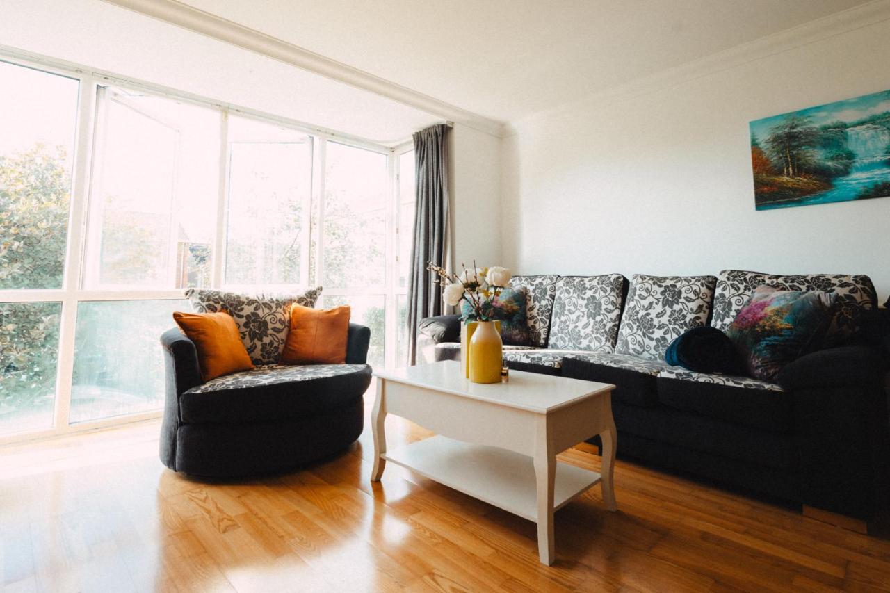 Goldenglow 15 Min Airport Apartment *