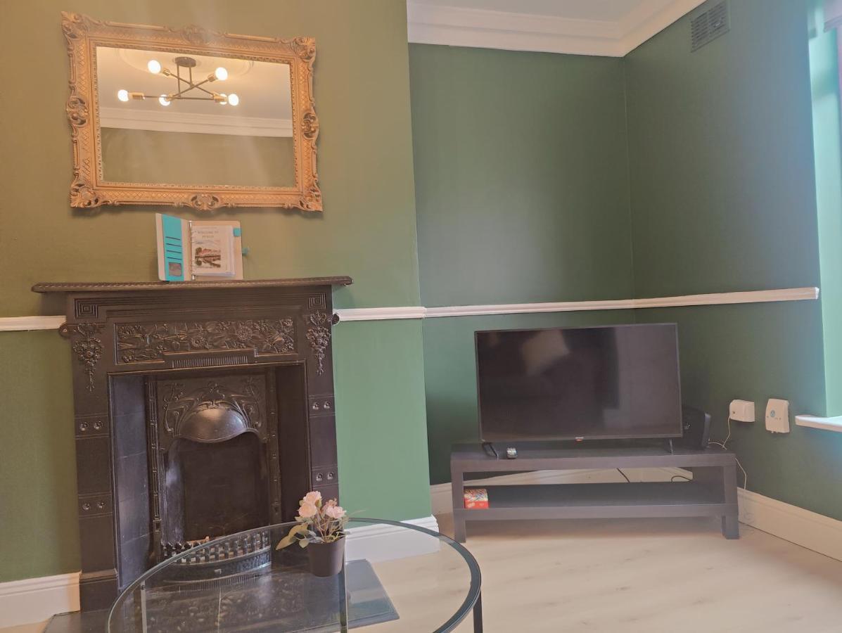 Modern 4 Bedroom Townhouse In City Centre Vakantiehuis