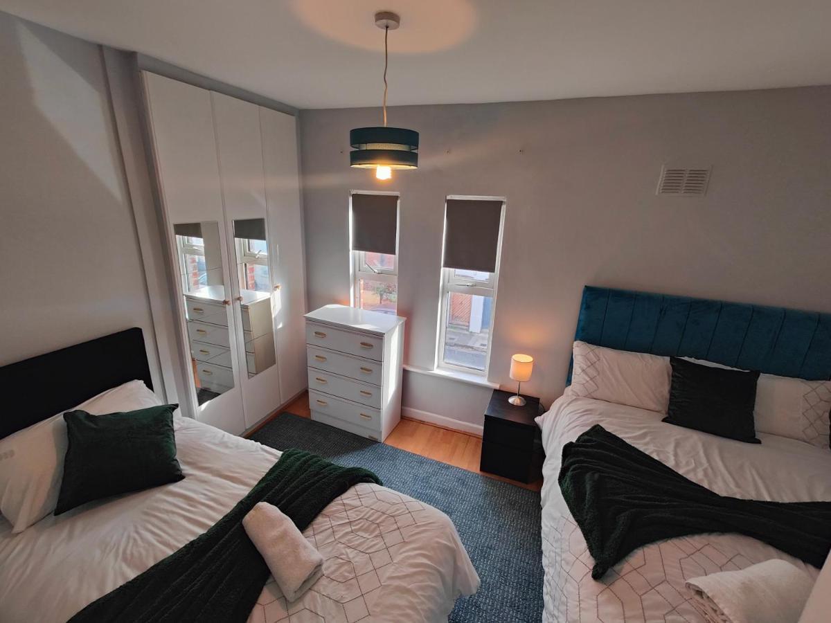 Vakantiehuis Modern 4 Bedroom Townhouse In City Centre *