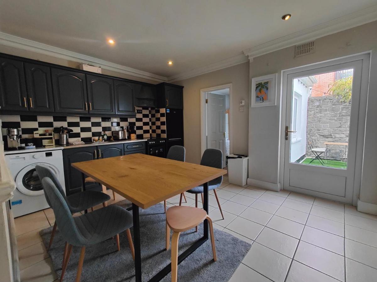 Vakantiehuis Modern 4 Bedroom Townhouse In City Centre Dublin