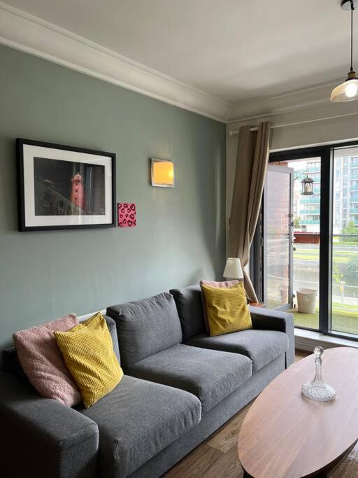 Stylish Flat With River View Apartment