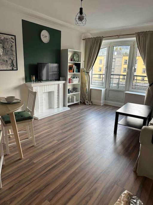 Apartment In 7 *