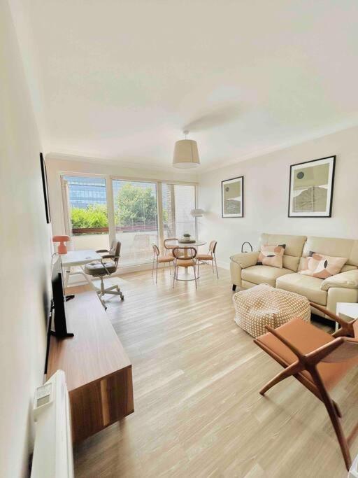 Apartment Luxury Top Location Rds, Aviva 5 Min Walk *