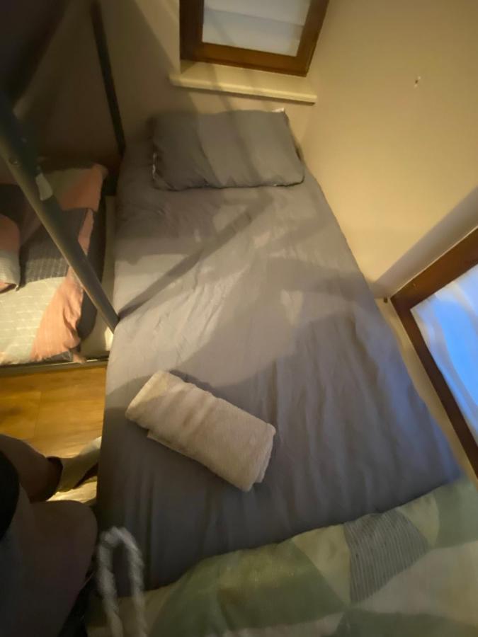 Airport Big With Bathroom Outside - Kitchen Only 7 Days Reservation