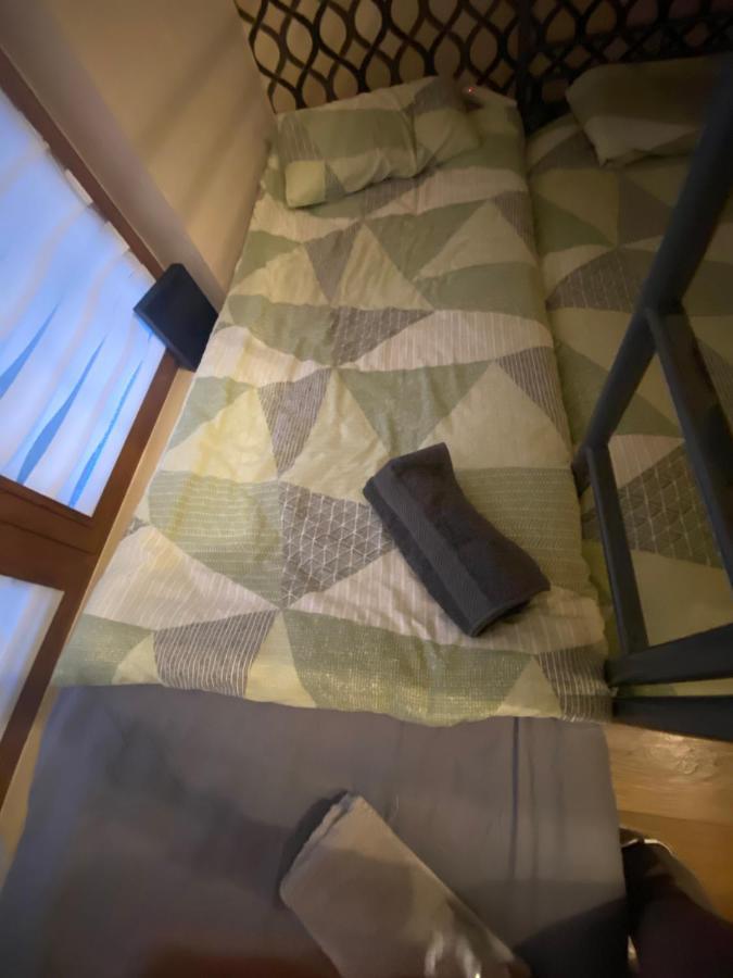 Airport Big With Bathroom Outside - Kitchen Only 7 Days Reservation Dublin