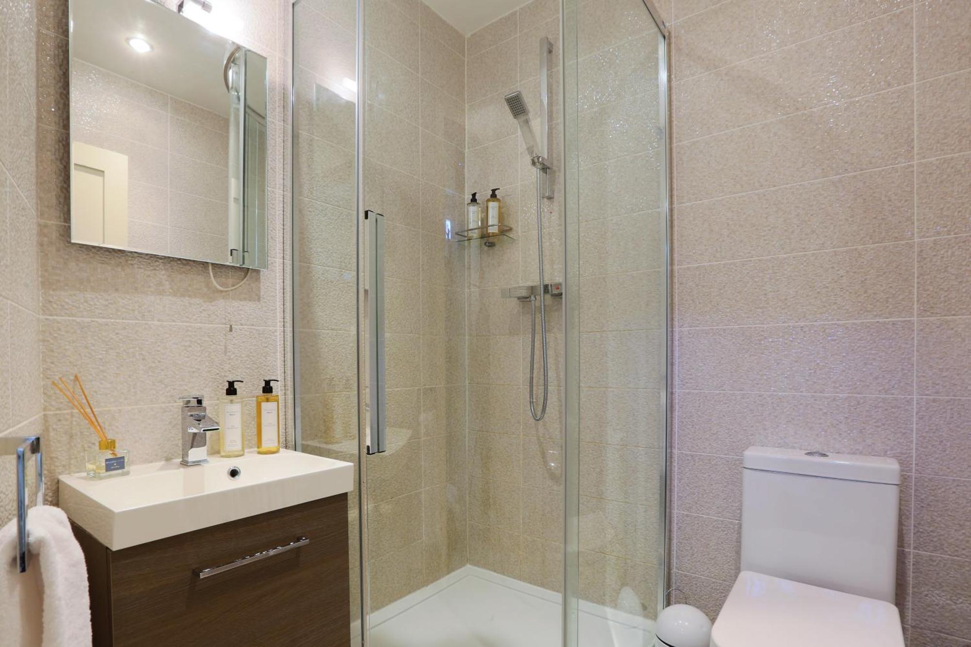 Holiday home A Luxurious City Centre White Regency Townhouse With Terrace & Patio *