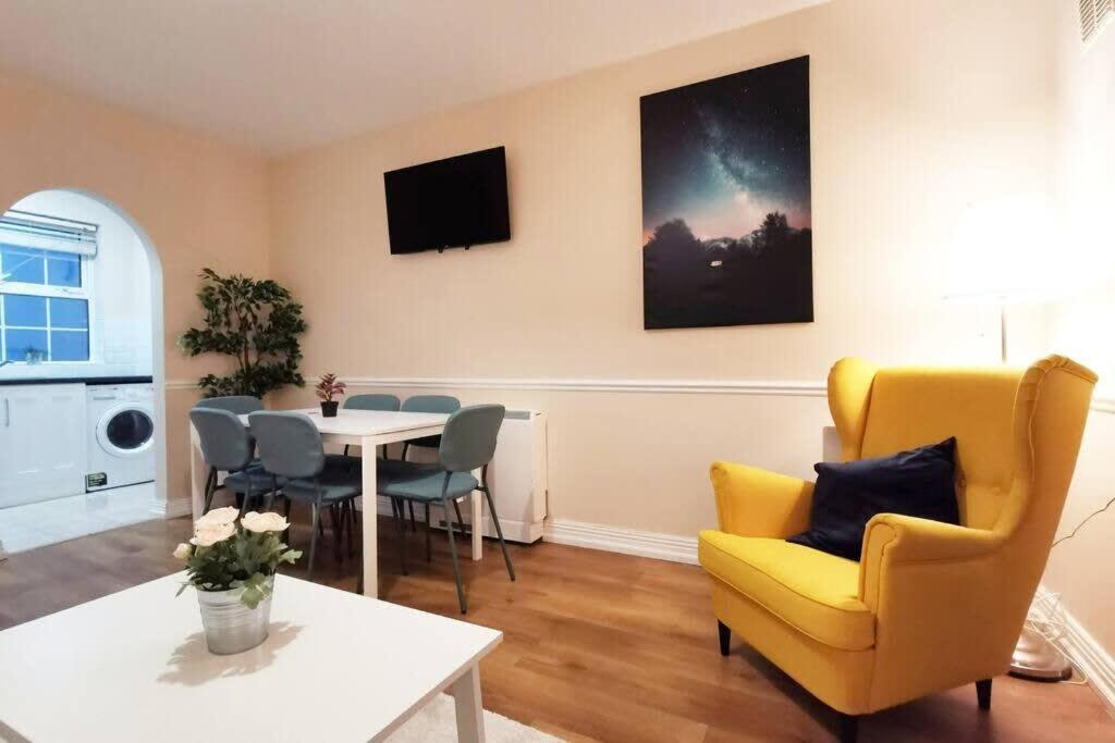 New Spacious & 3bedroom Tv& Wifi Dublin