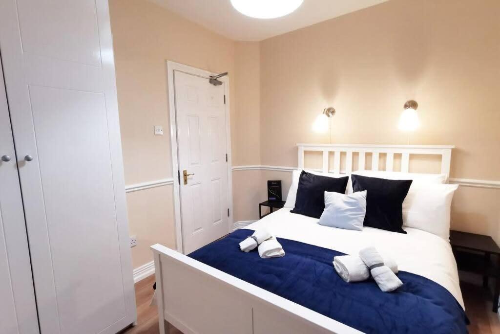 New Spacious & 3bedroom Tv& Wifi