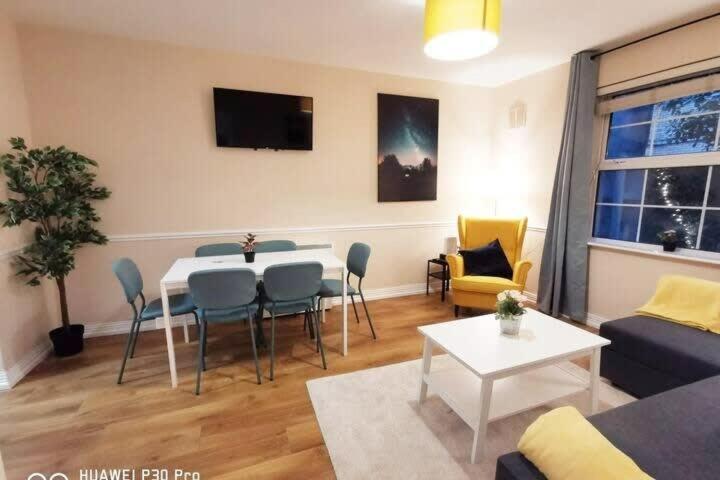 New Spacious & 3bedroom Tv& Wifi * Dublin