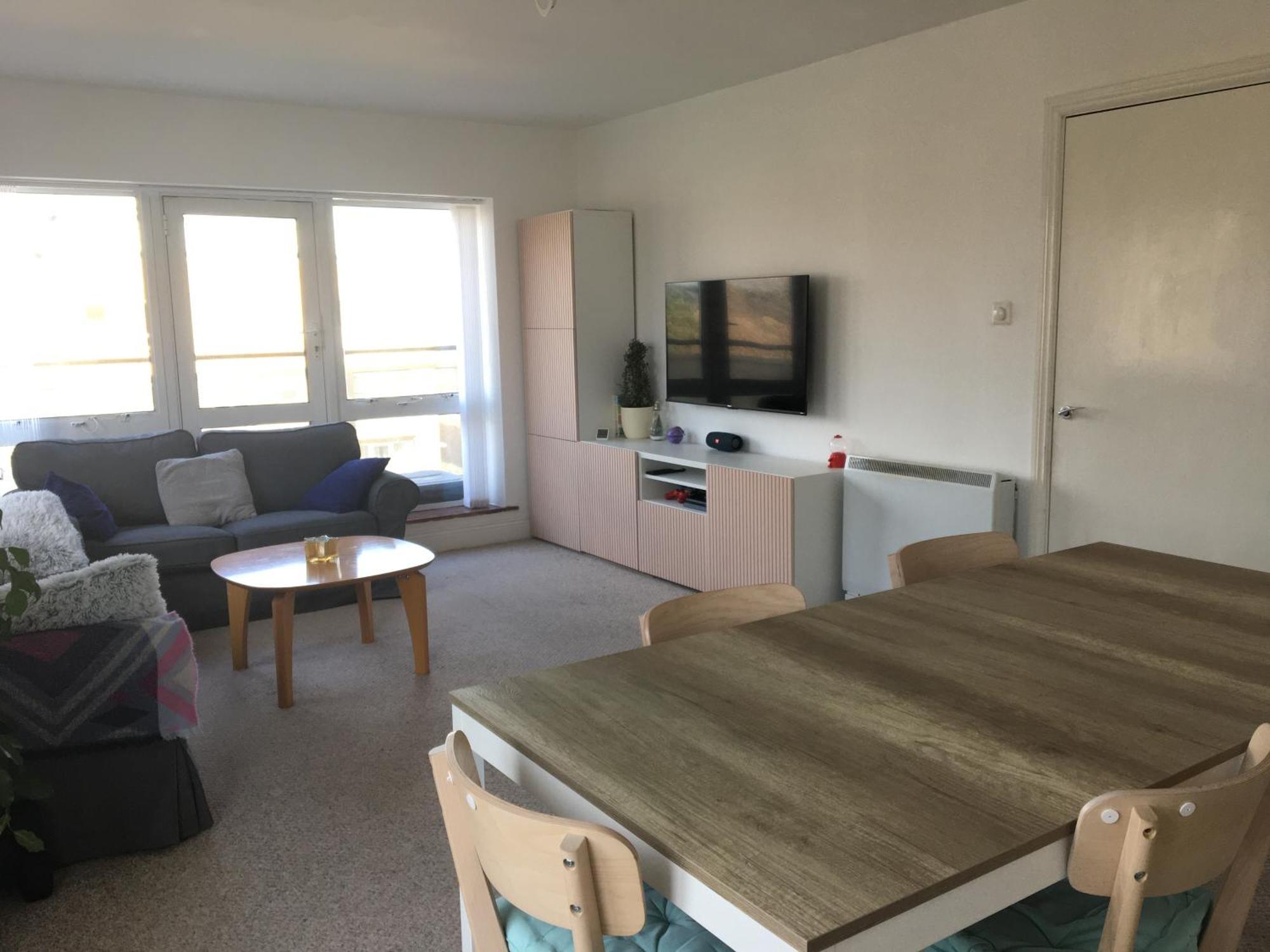 Spacious 3 Bedroom With Parking *
