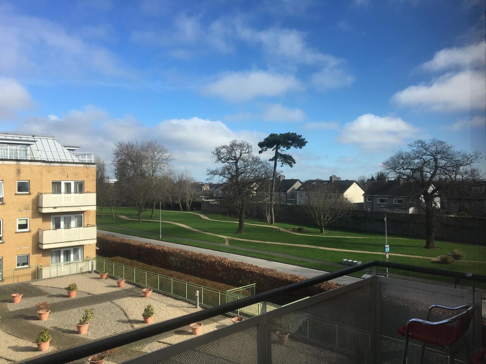 Spacious 3 Bedroom With Parking Apartment Dublin