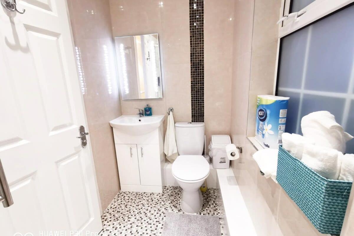 New Spacious & 3bedroom Tv& Wifi *
