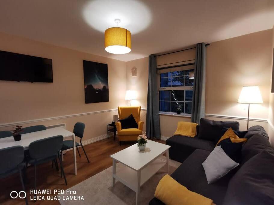 New Spacious & 3bedroom Tv& Wifi Apartment Dublin