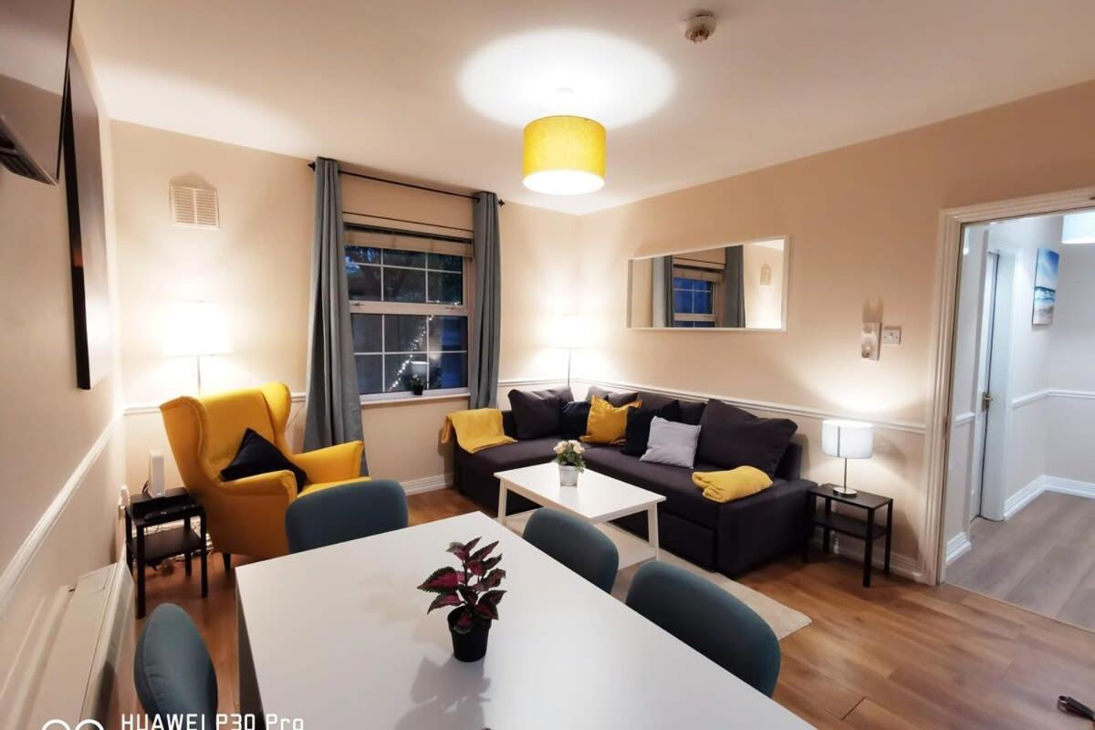 New Spacious & 3bedroom Tv& Wifi Apartment