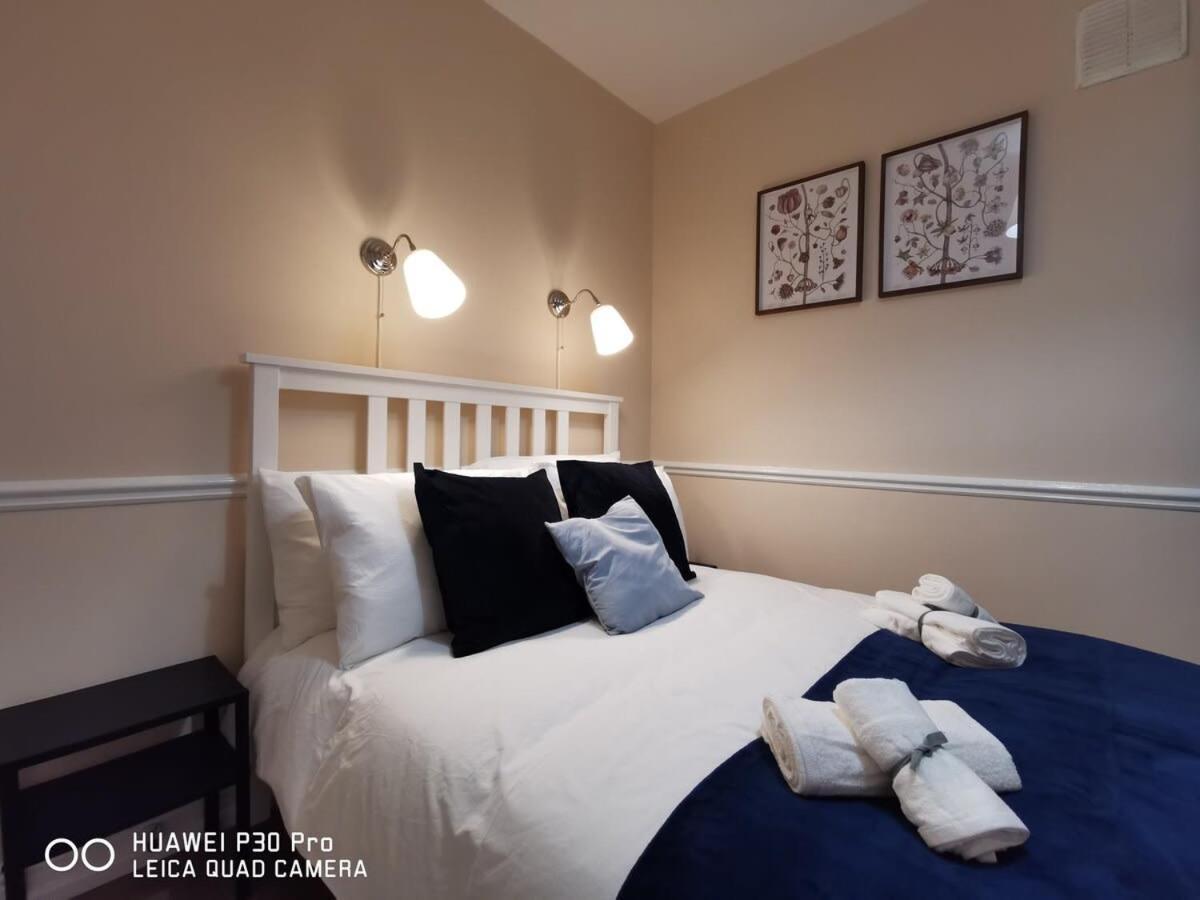 New Spacious & 3bedroom Tv& Wifi Apartment