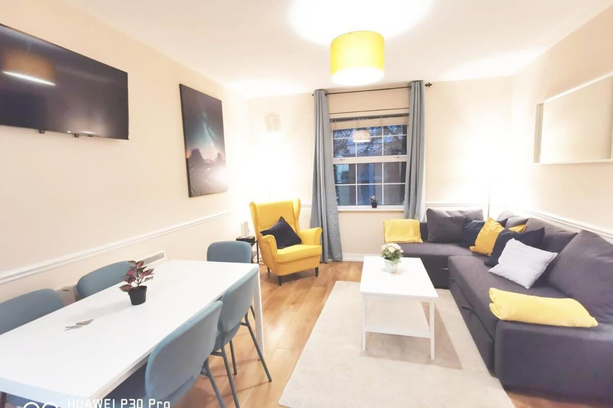 Apartment New Spacious & 3bedroom Tv& Wifi *