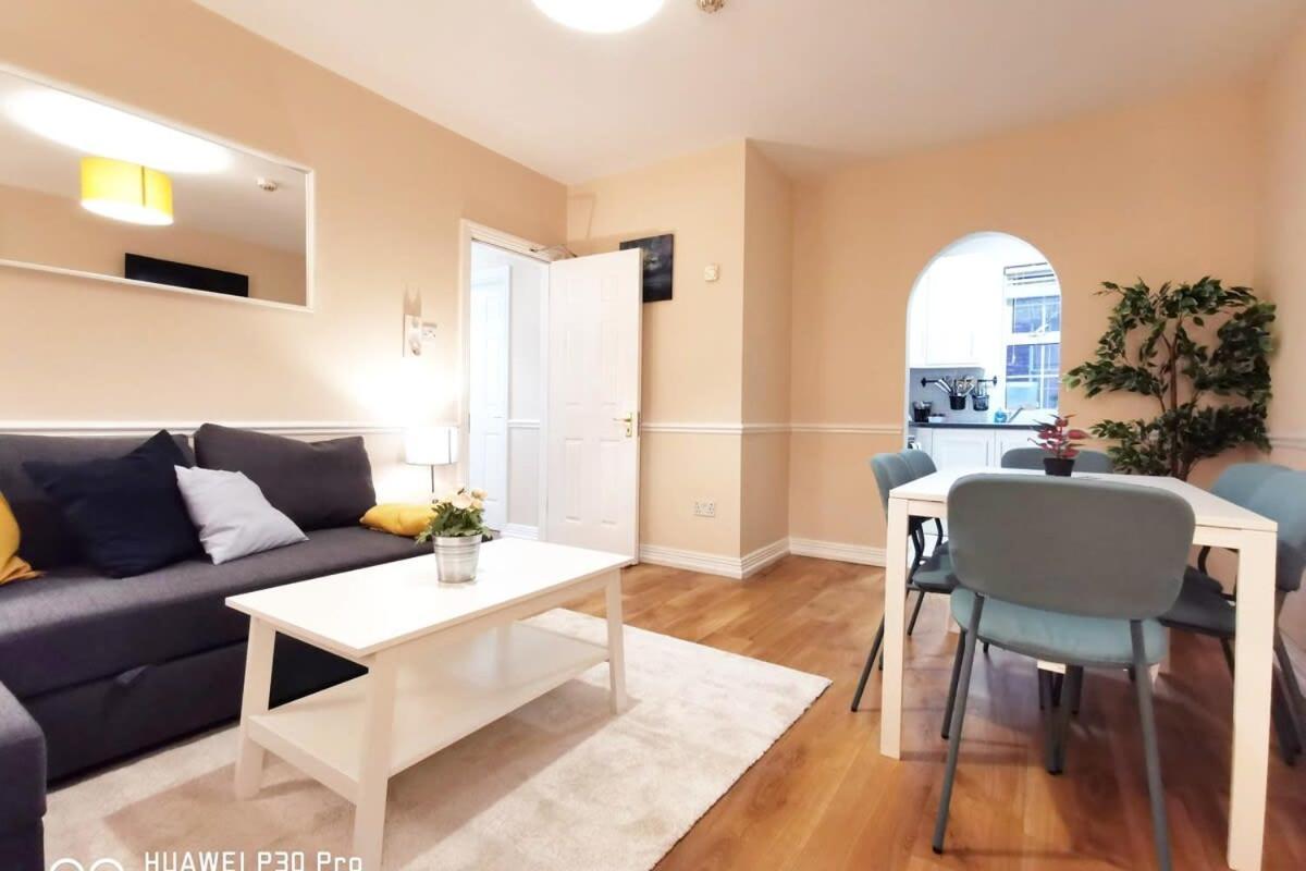 New Spacious & 3bedroom Tv& Wifi Apartment *