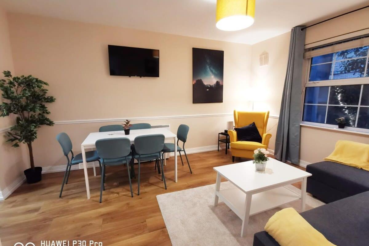 Apartment New Spacious & 3bedroom Tv& Wifi Dublin