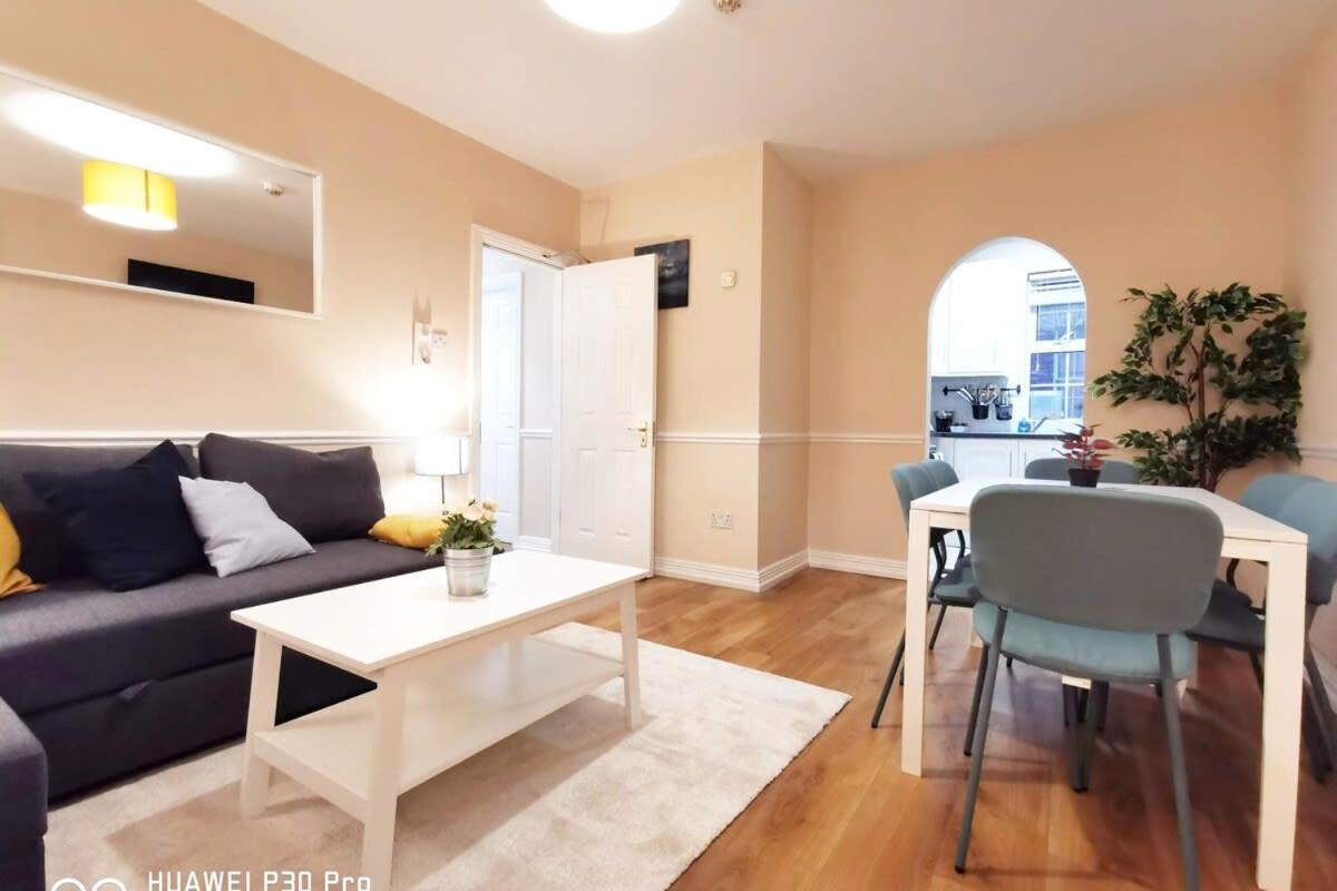 New Spacious & 3bedroom Tv& Wifi Dublin