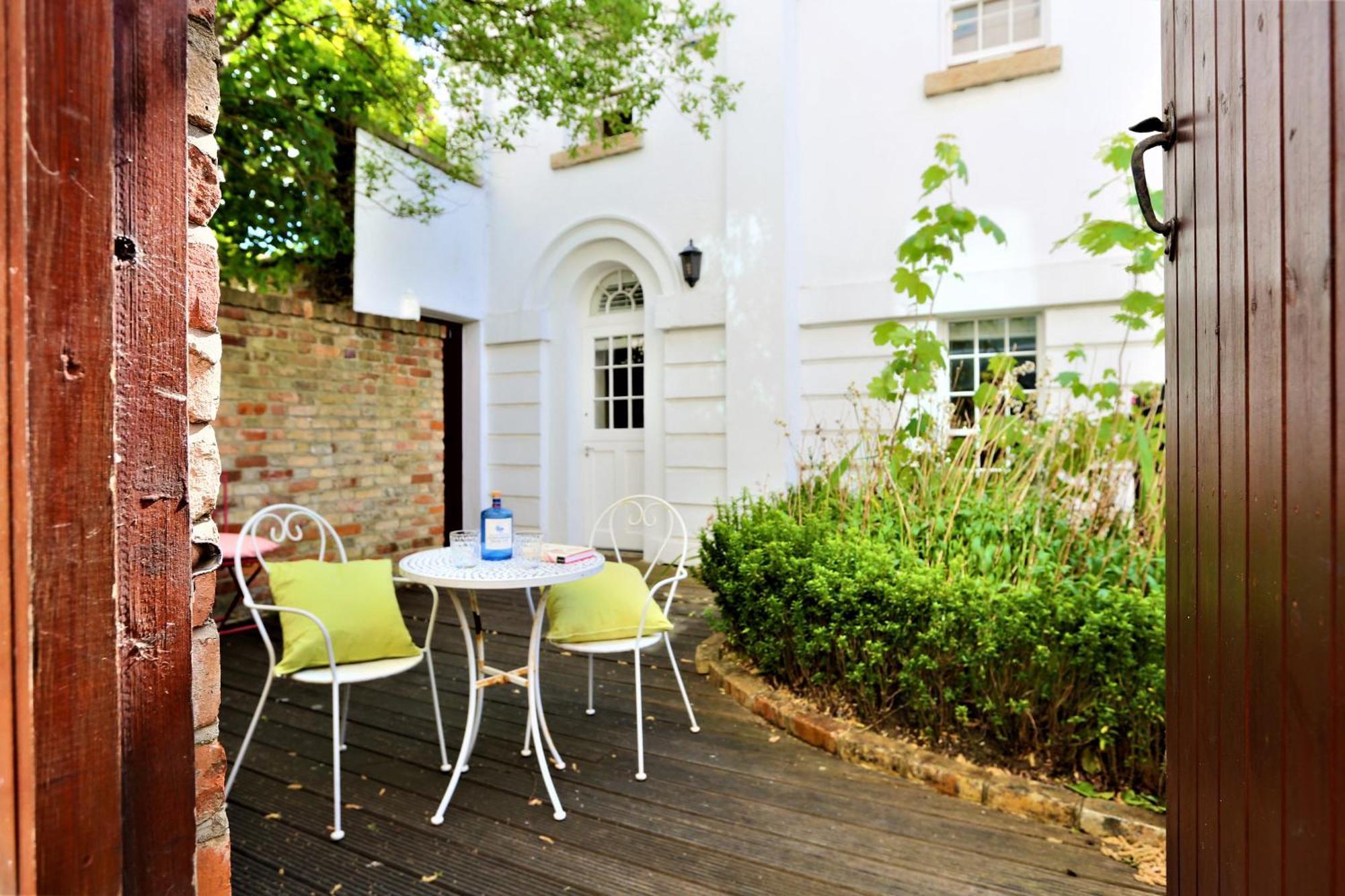 A Luxurious City Centre White Regency Townhouse With Terrace & Patio Dublin