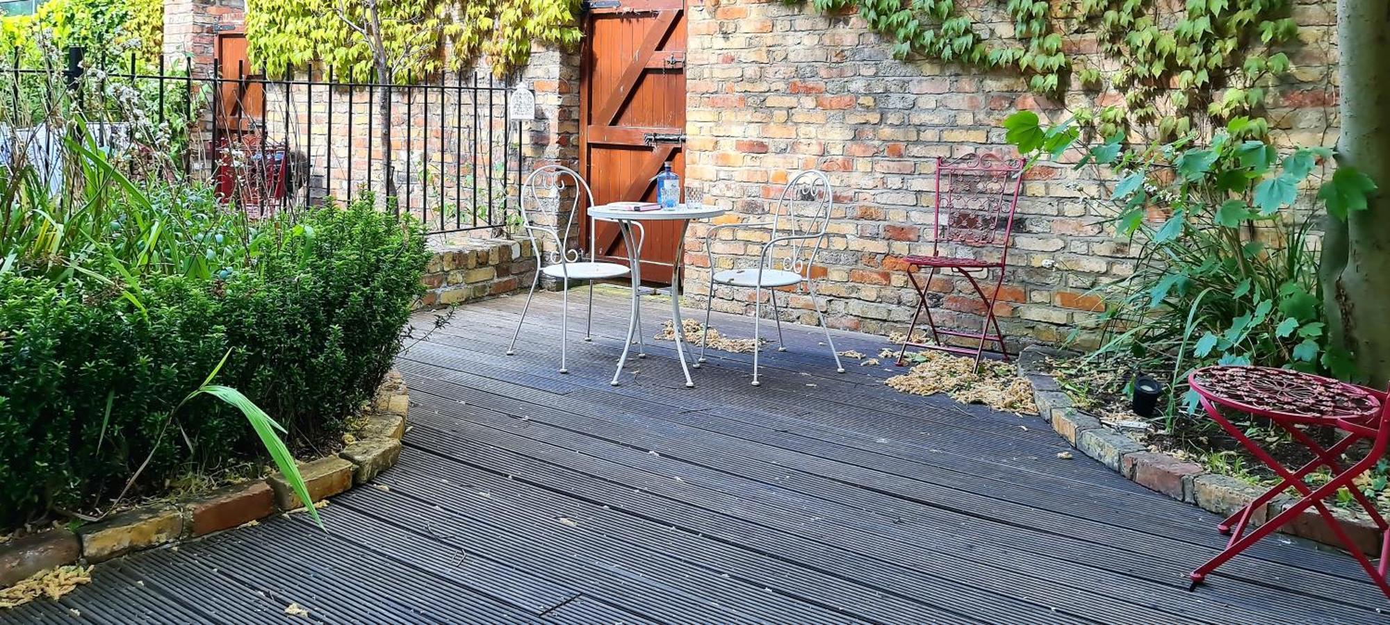 A Luxurious City Centre White Regency Townhouse With Terrace & Patio * Dublin