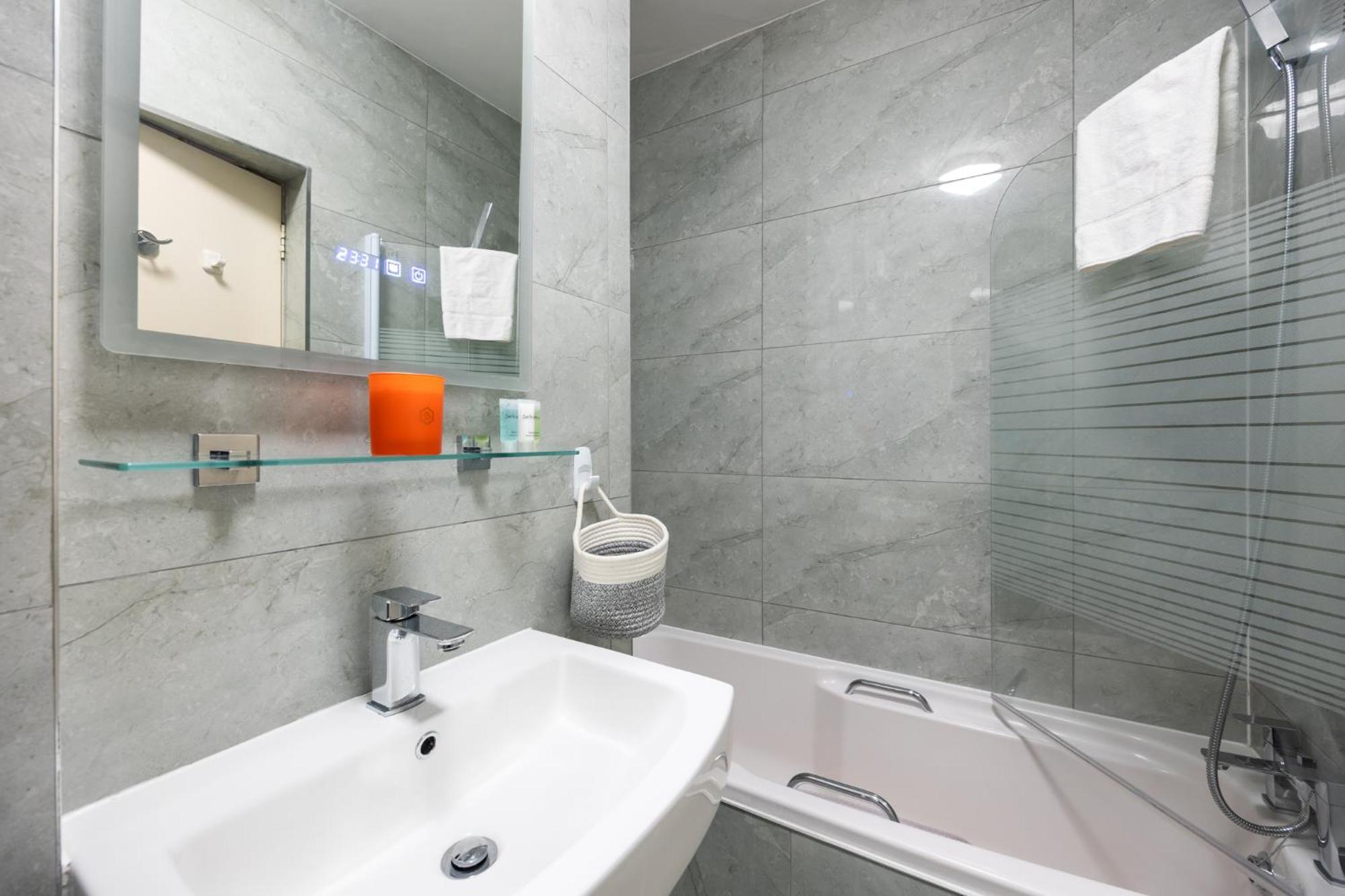 Fantastic 2bd In The Location In *