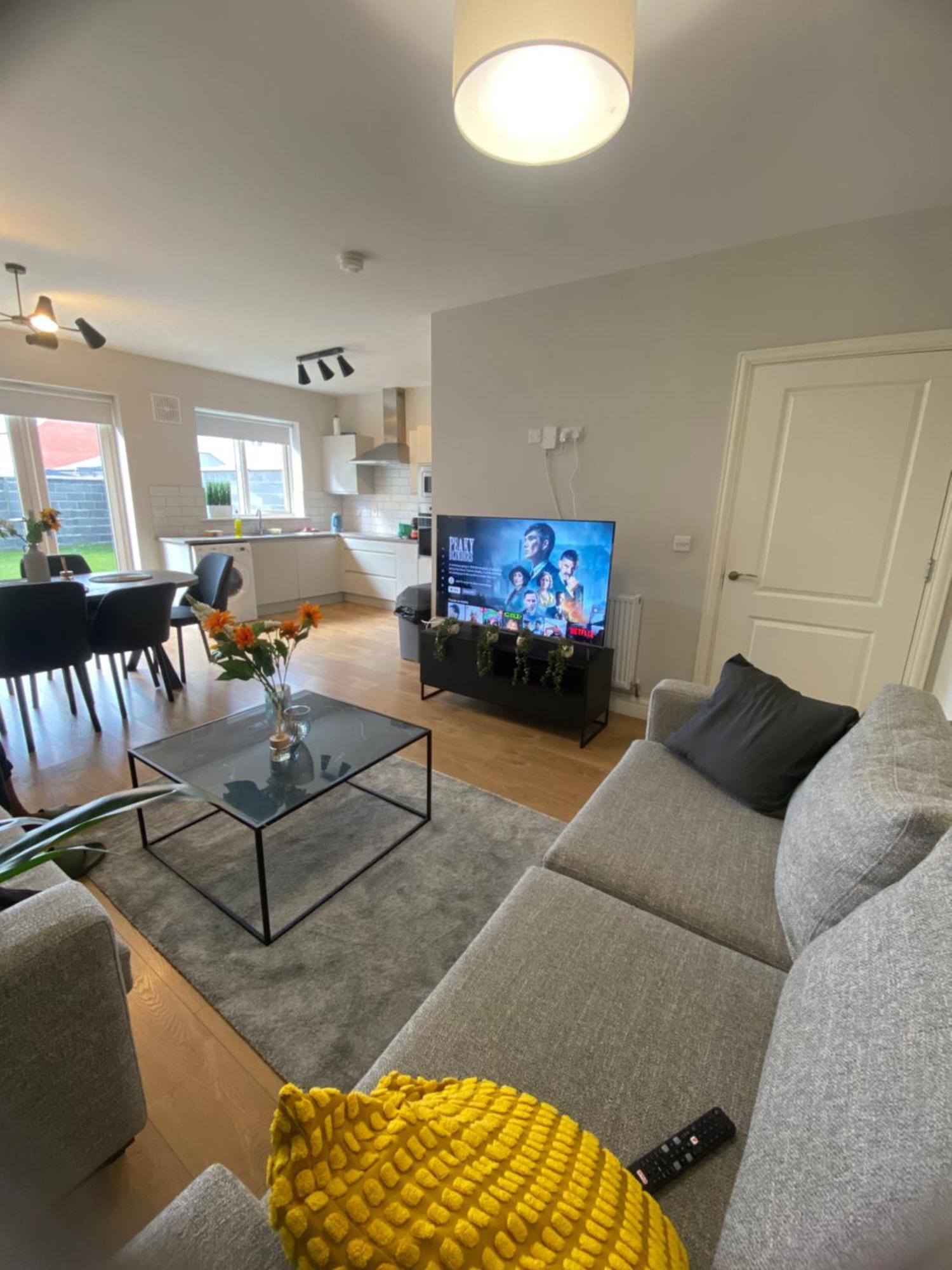 Homestay Extra Large In New House At Citywest *