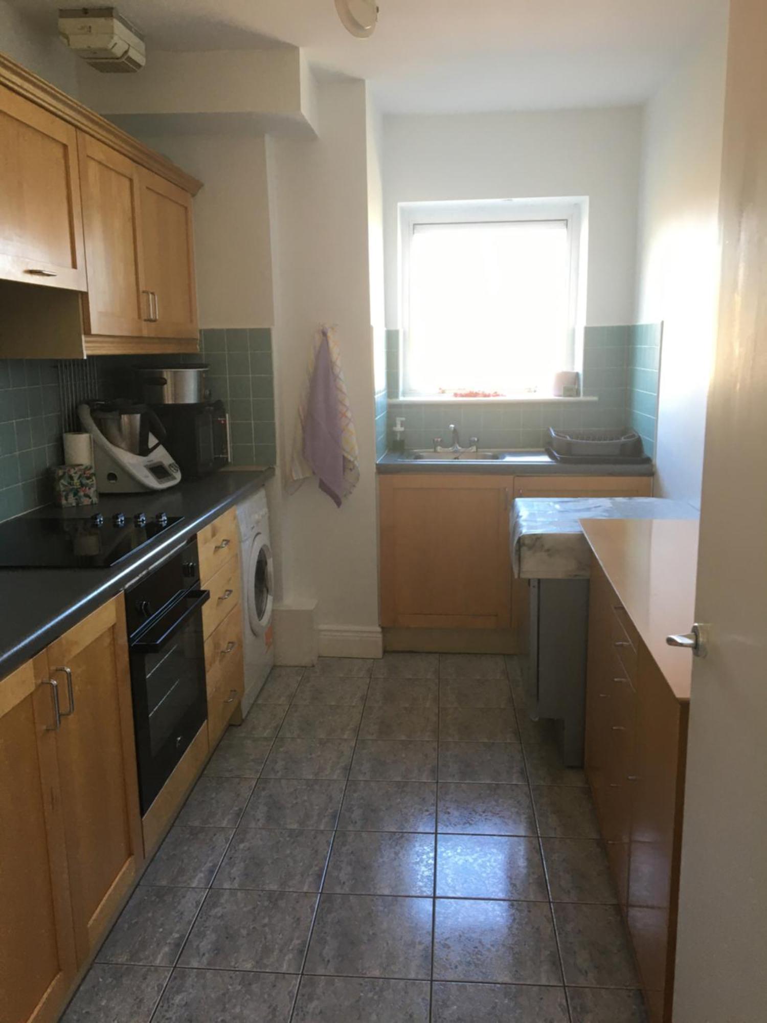 Spacious 3 Bedroom With Parking Apartment *
