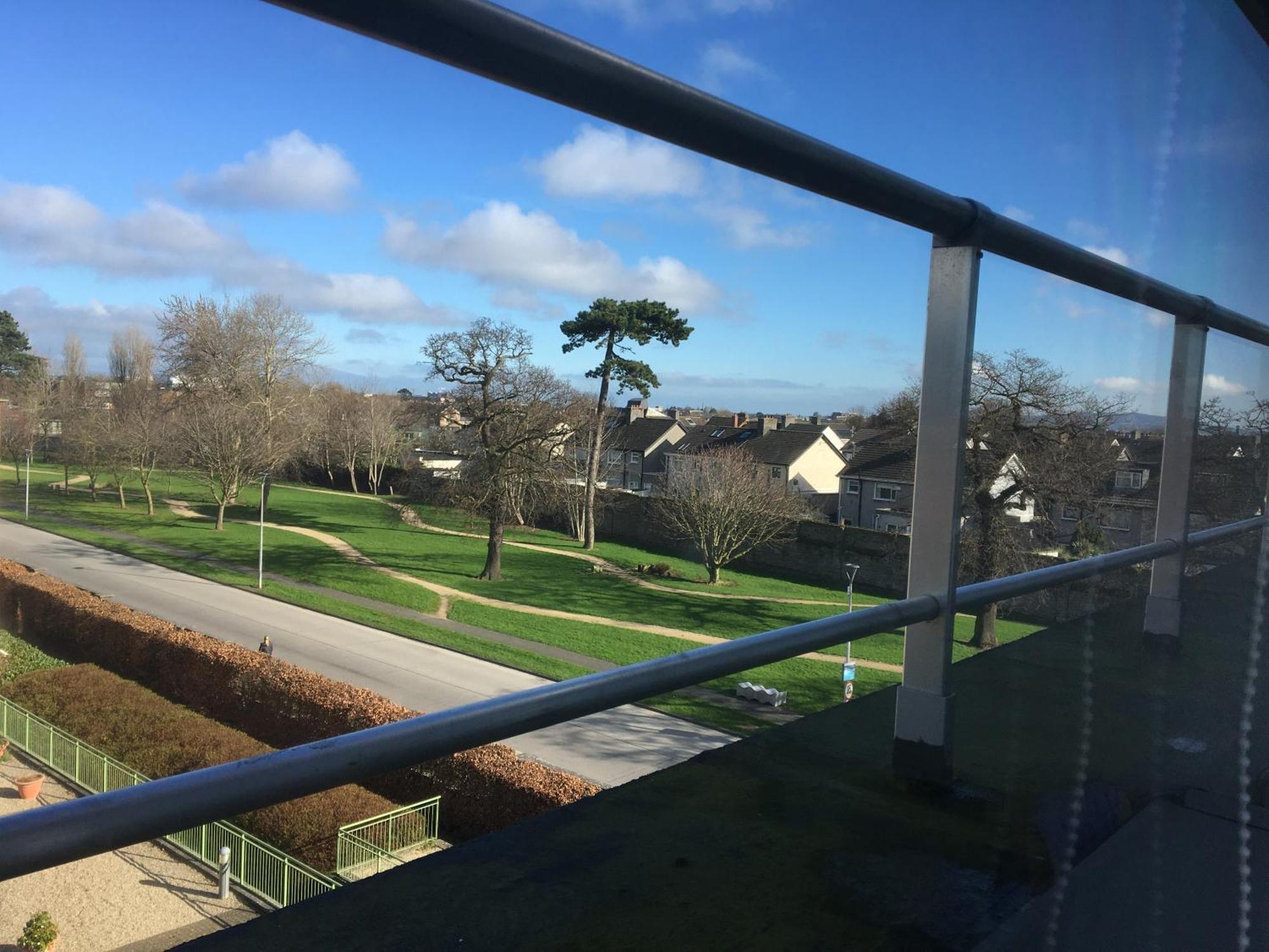 Apartment Spacious 3 Bedroom With Parking Dublin