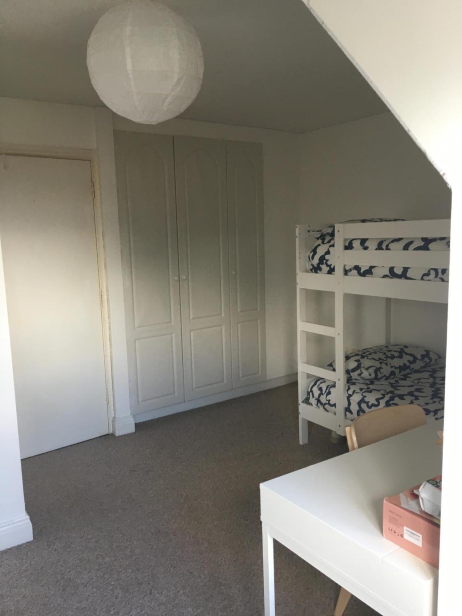 Spacious 3 Bedroom With Parking