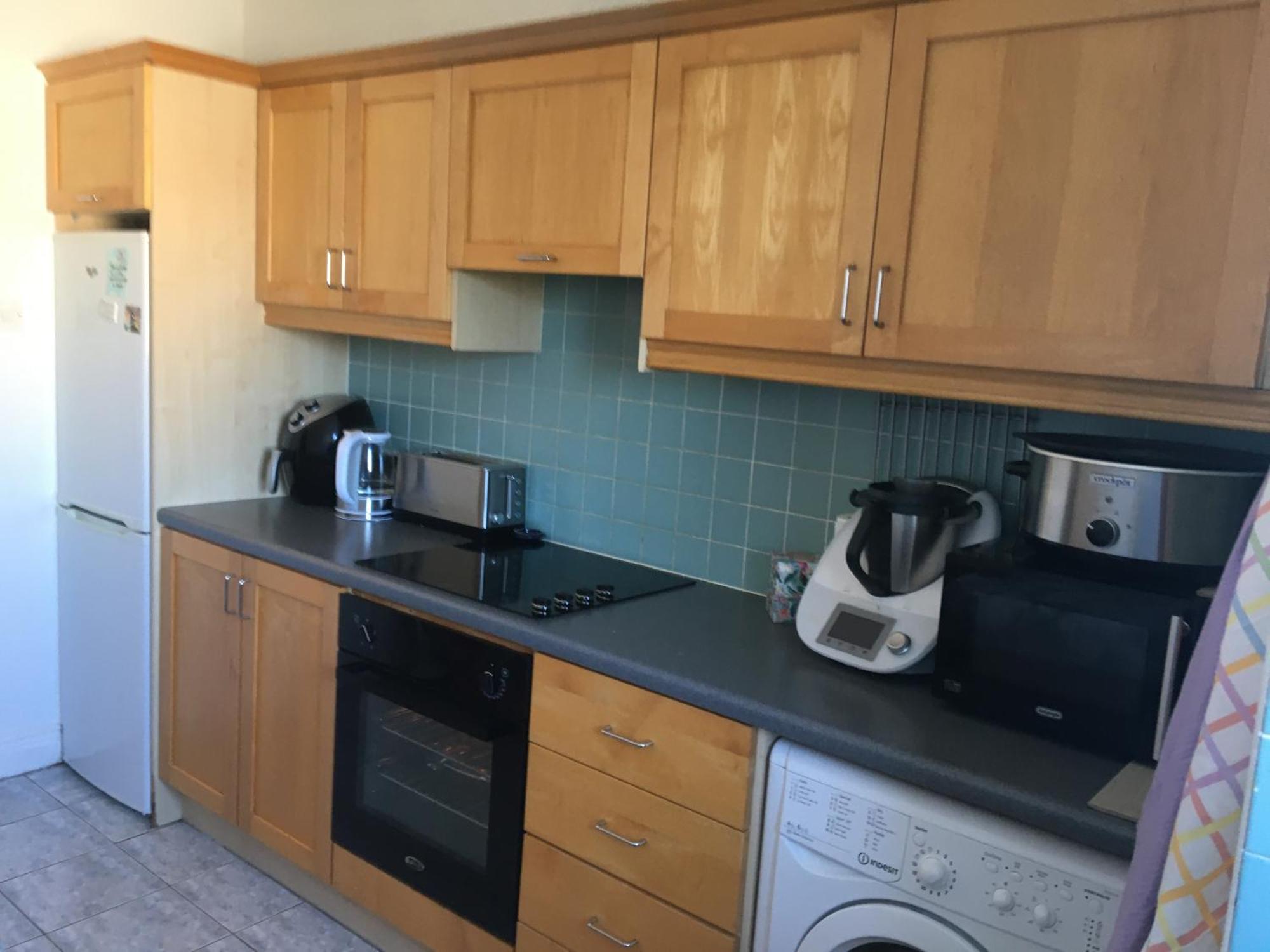 Spacious 3 Bedroom With Parking Apartment *