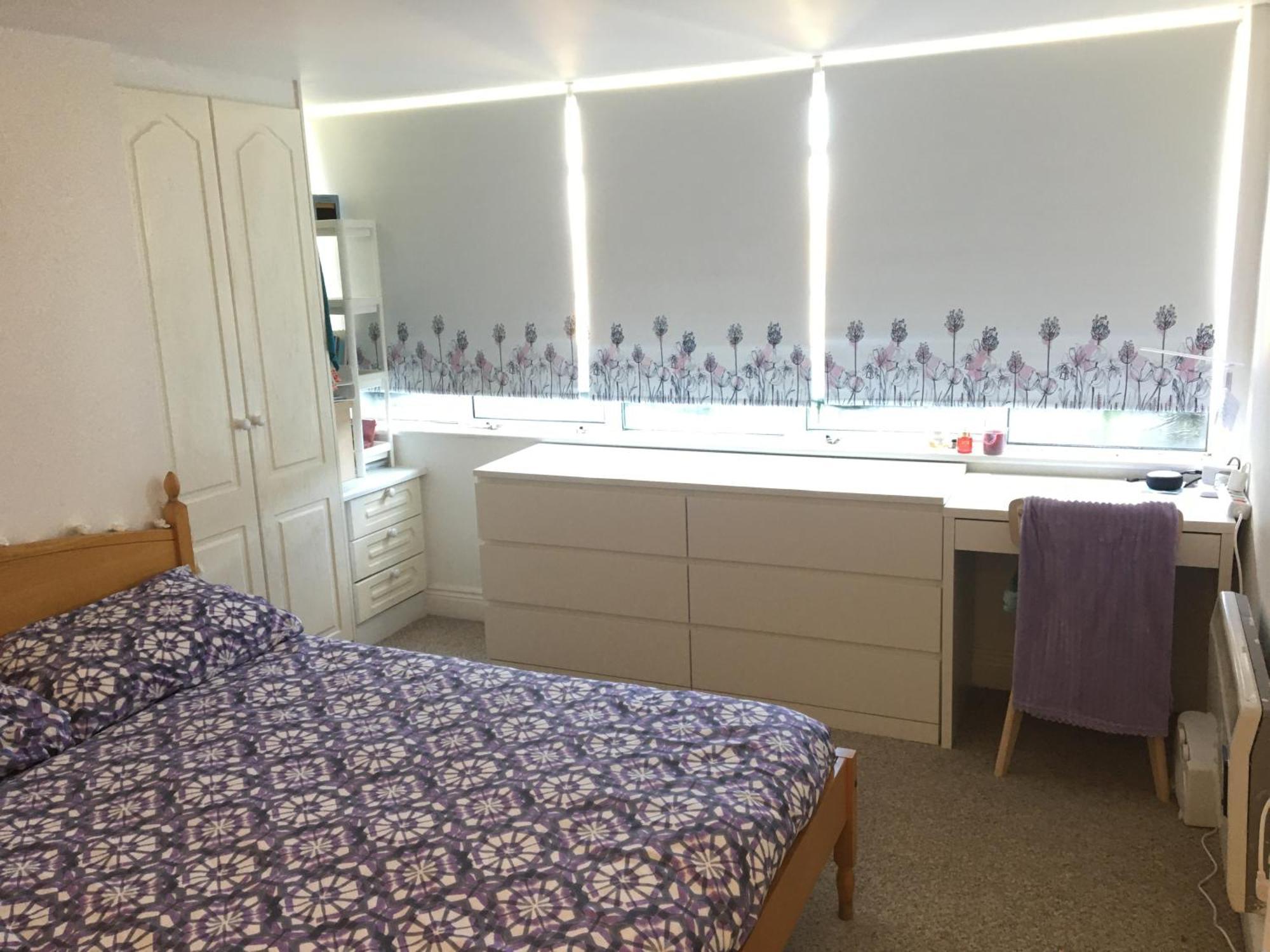 Apartment Spacious 3 Bedroom With Parking *