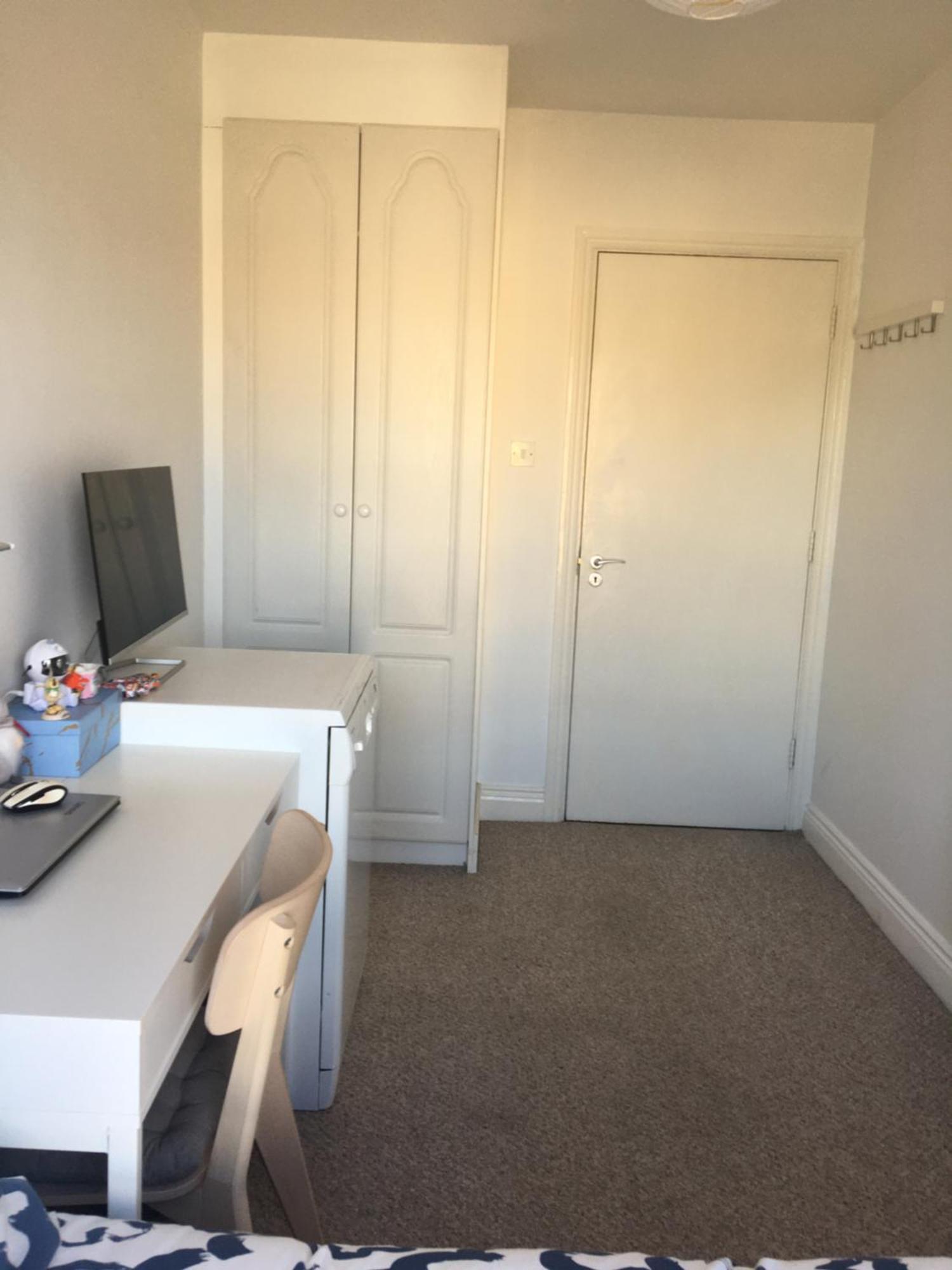 Spacious 3 Bedroom With Parking Apartment Dublin