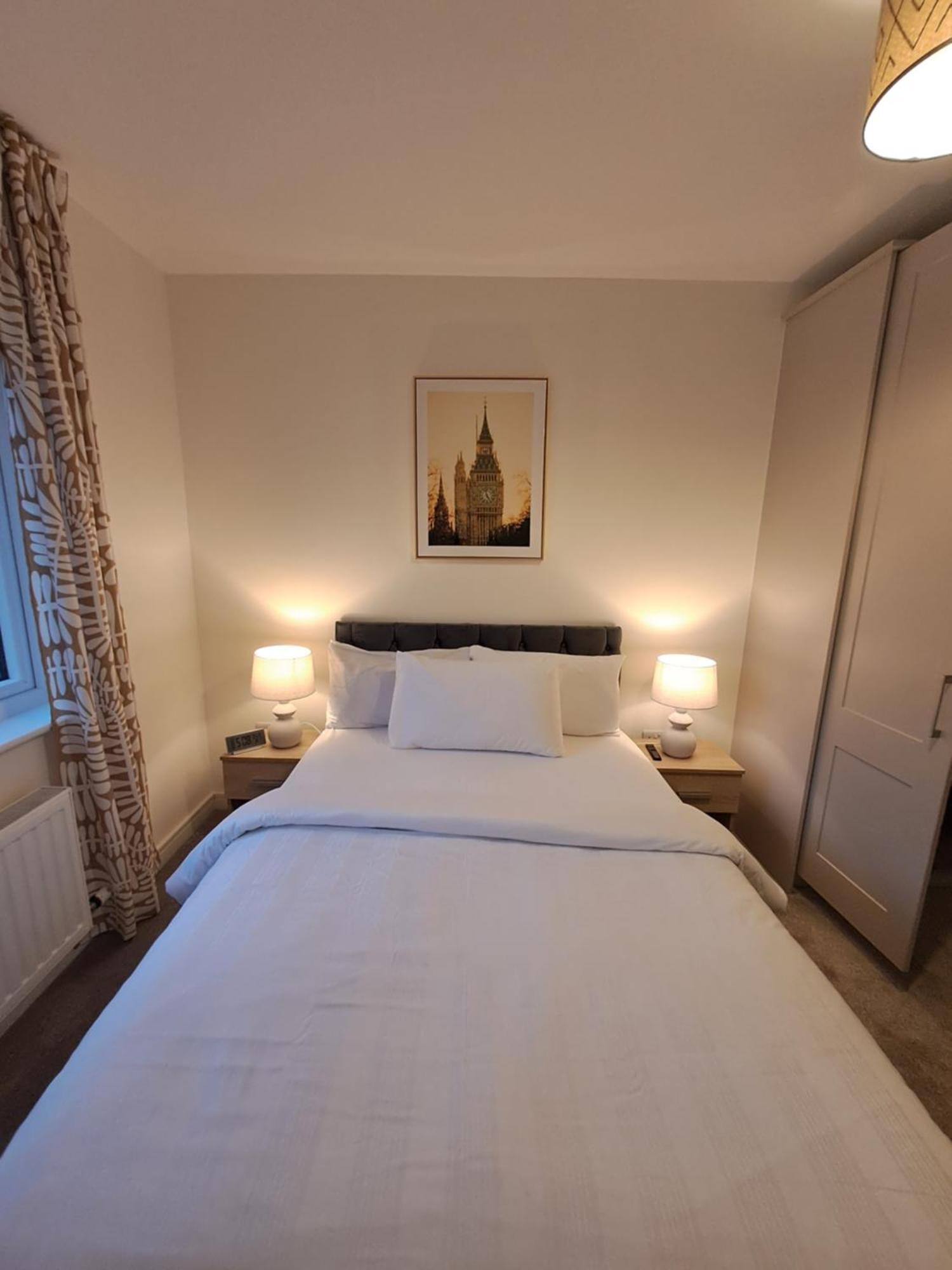 Cozy Bedroom In Lucan, *