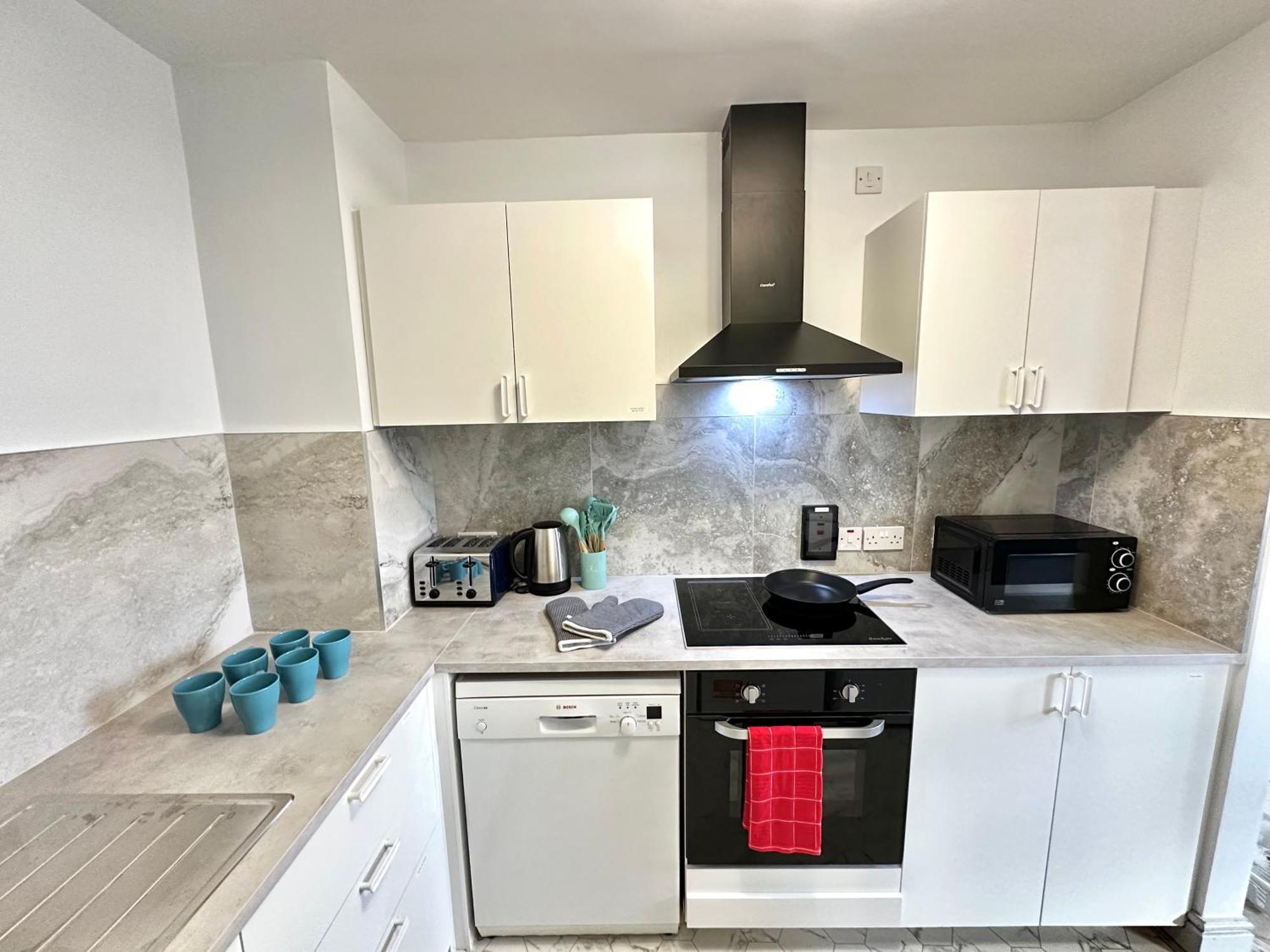 Modern 2bedroom Oasis Near Centre & Airport *