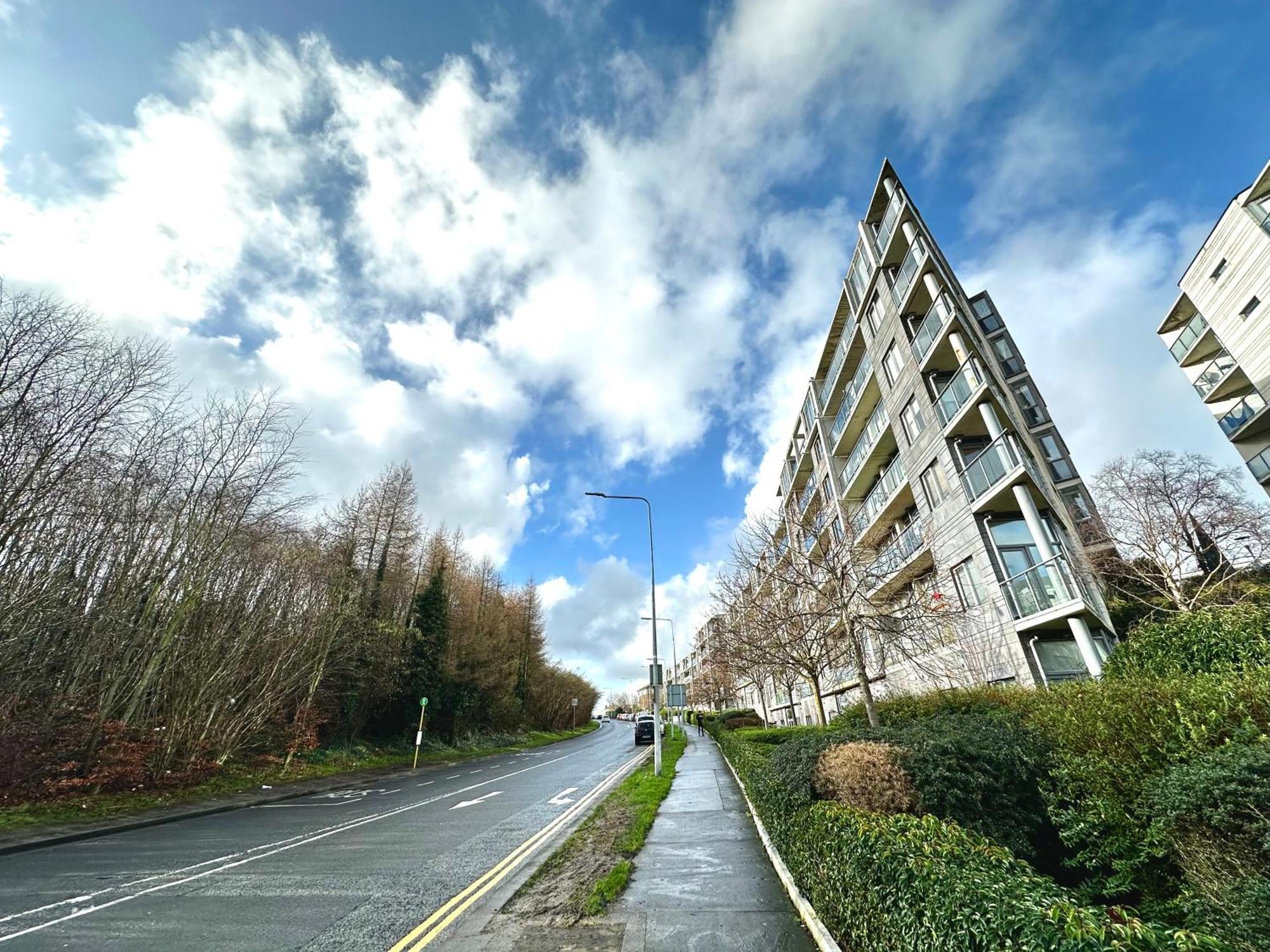 Modern 2bedroom Oasis Near Centre & Airport *