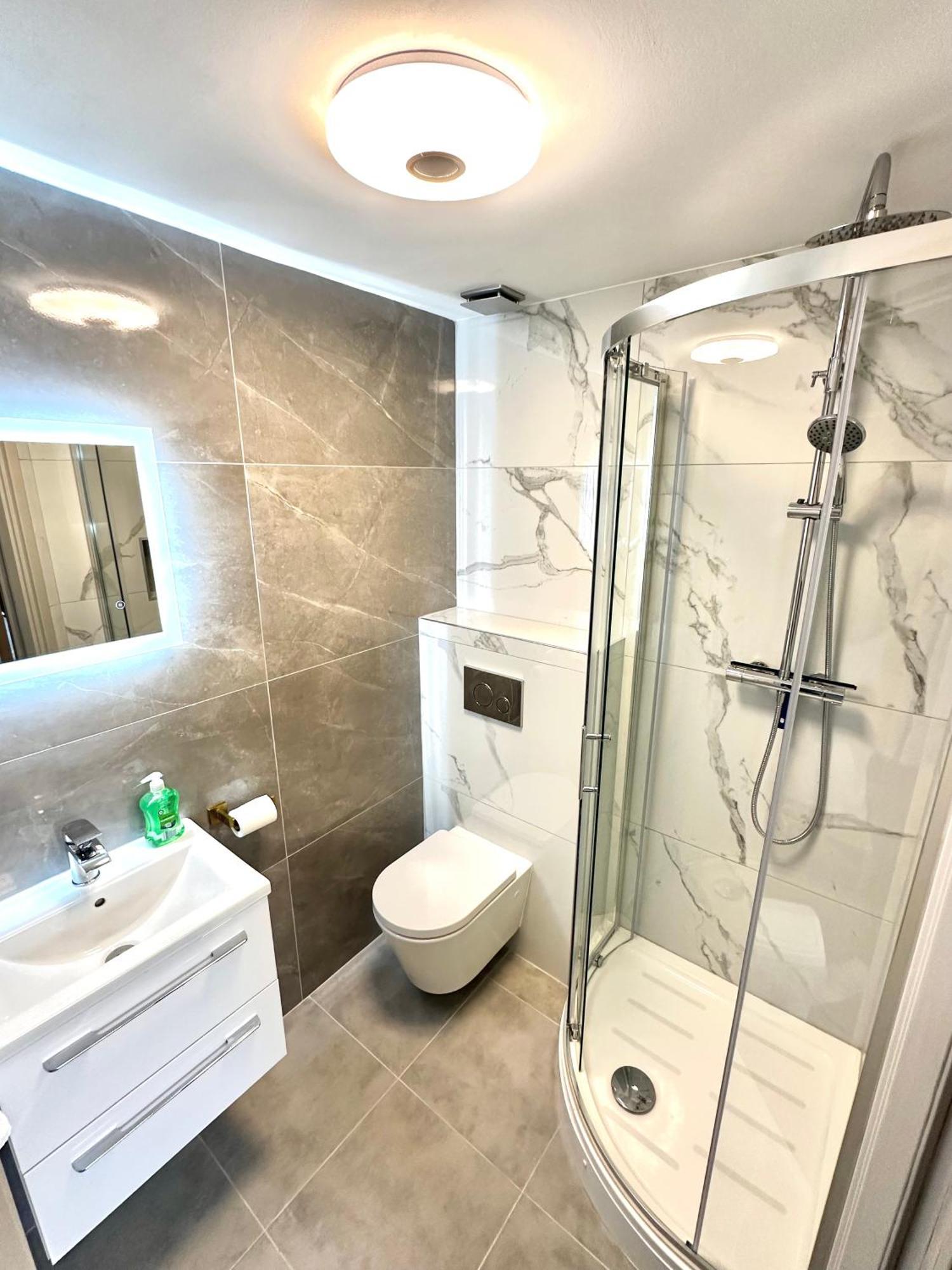 Apartment Modern 2bedroom Oasis Near Centre & Airport