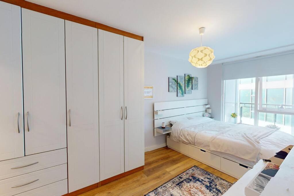 Appartement Centrally Located, Comfy 2-bed 2-bath Apt *